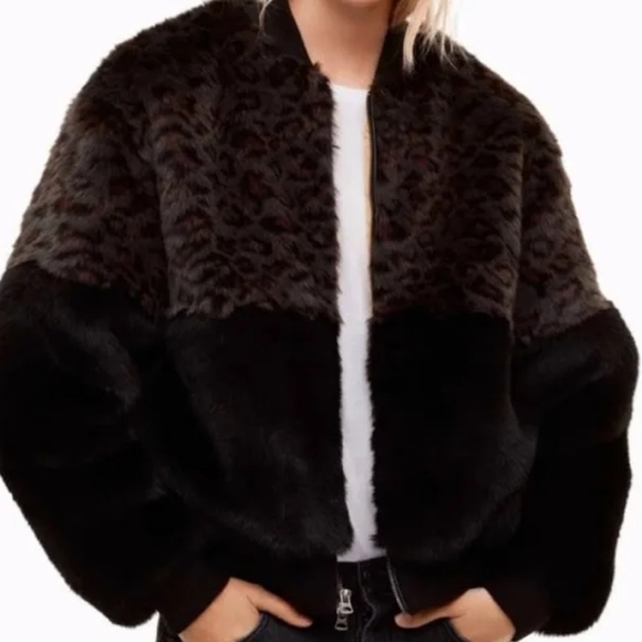 Aritzia Bomber Jacket Golden TNA Mahoney Faux Fur Leopard Print Size Large - Picture 3 of 13